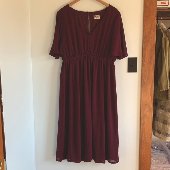 Show Me Your Mumu Plus Size Maroon Flutter Sleeve Dress - Picture 1 of 4